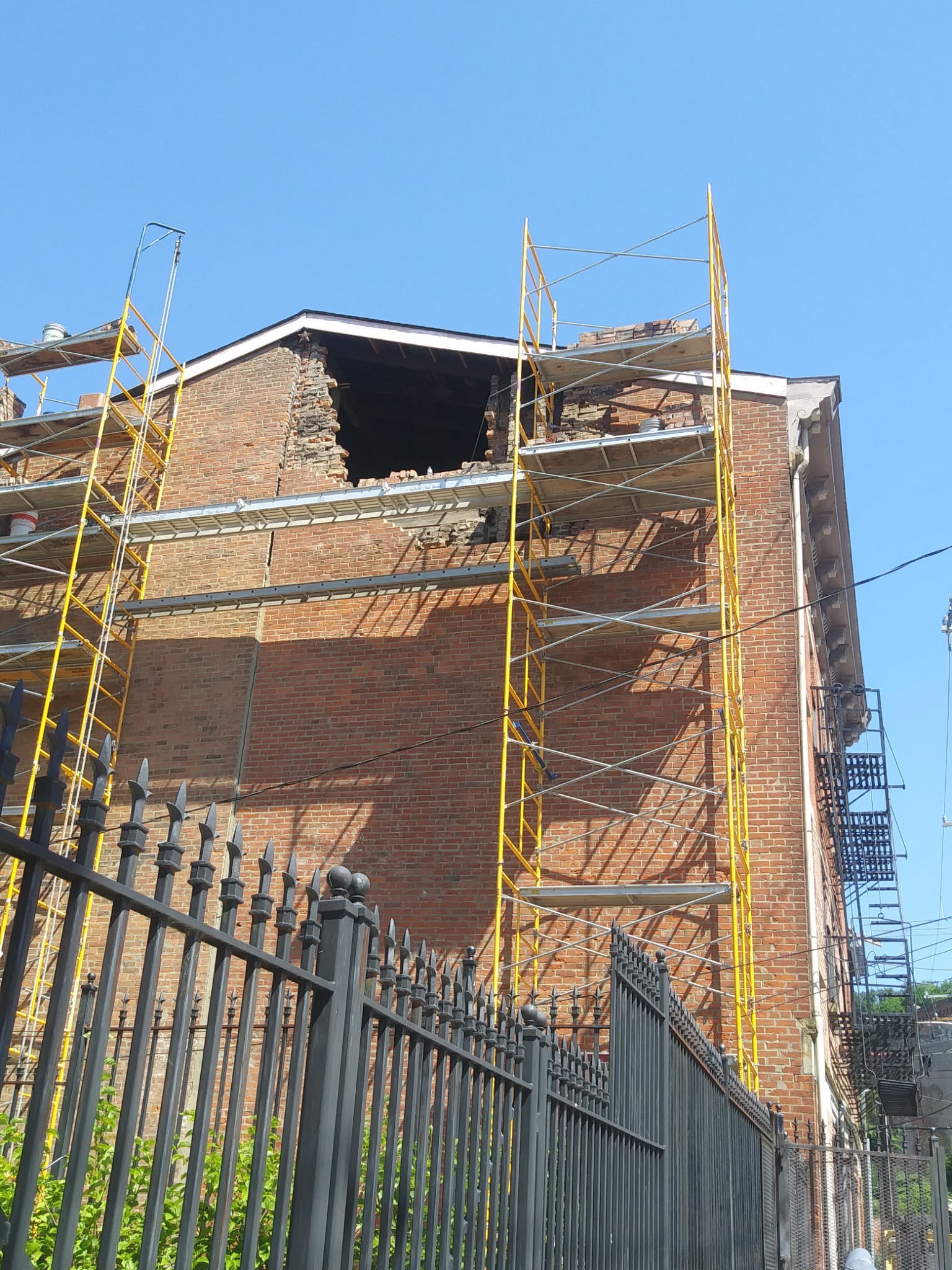 Mass Masonry Wall Reconstruction: Selective demolition